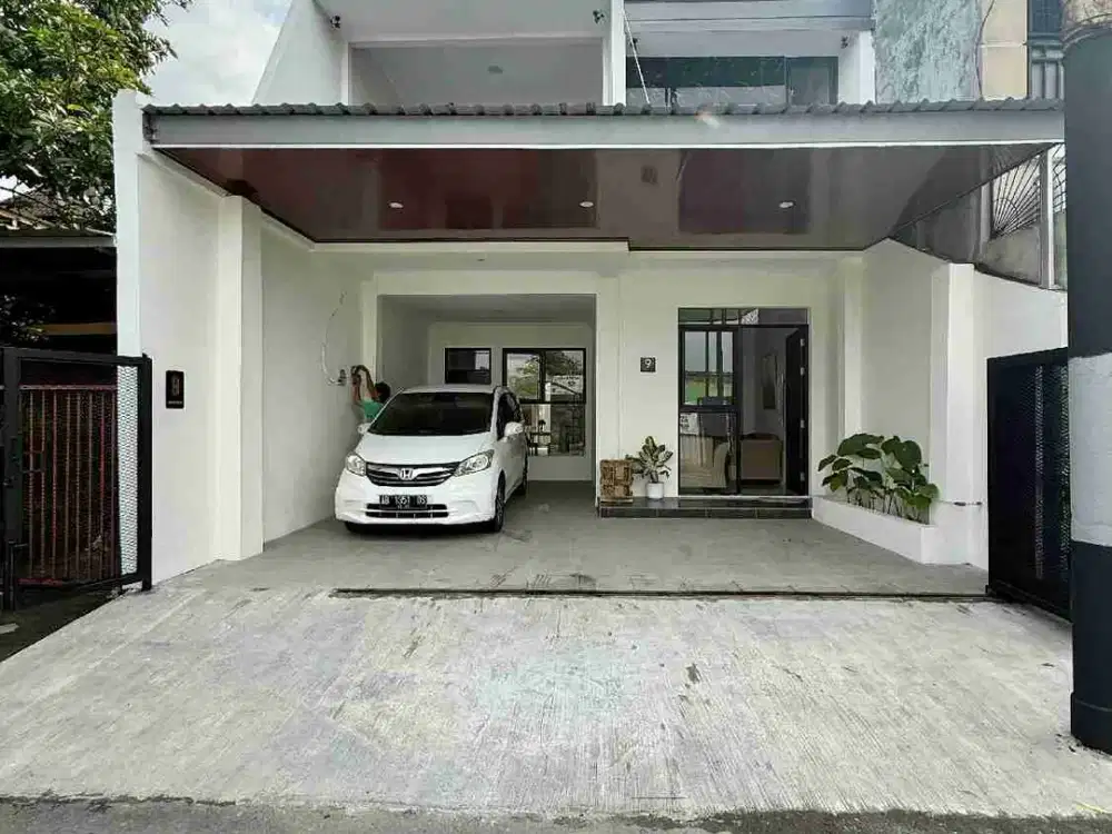 RUMAH MEWAH 2 LANTAI VIEW SAWAH DI JALAN PARANGTRITIS KM 5 BANGUNHARJO SEWON