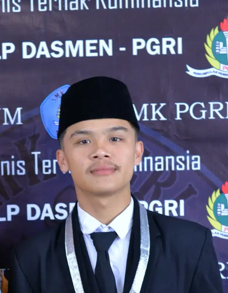Cari pekerjaan. Dan syarat nya KTP