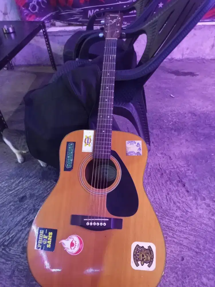 Gitar yamaha akustik