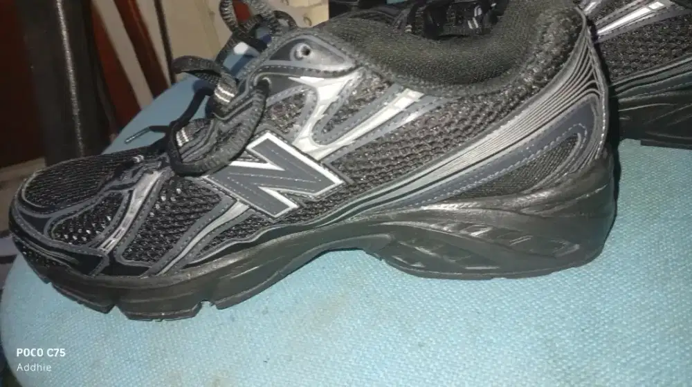 Sepatu new balance 740