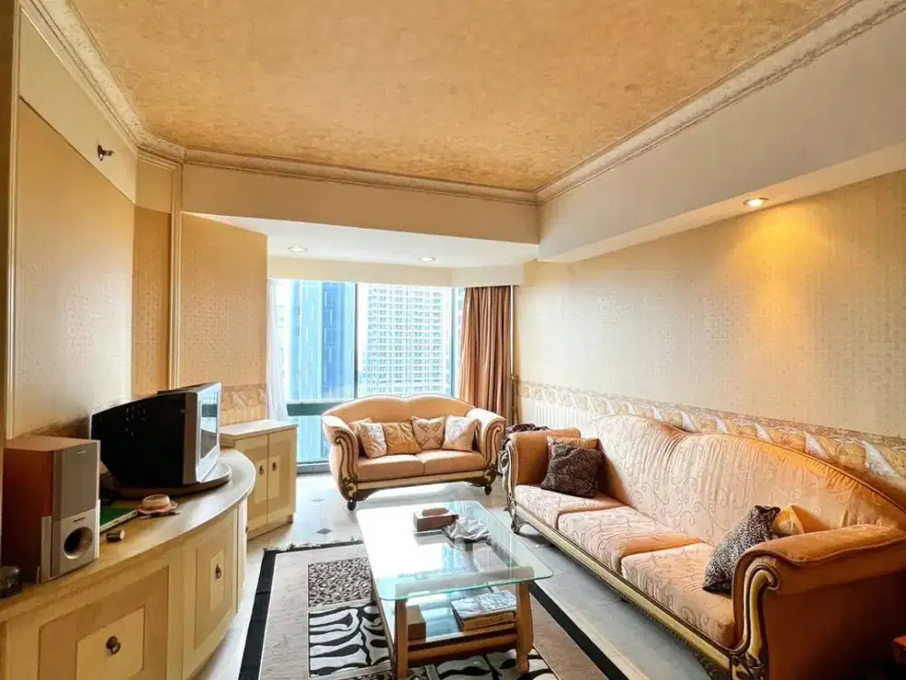 JUAL CEPAT - Apartemen Taman Anggrek 3+1 bedroom Furnished classic mewah Tower 8 Lantai 28
