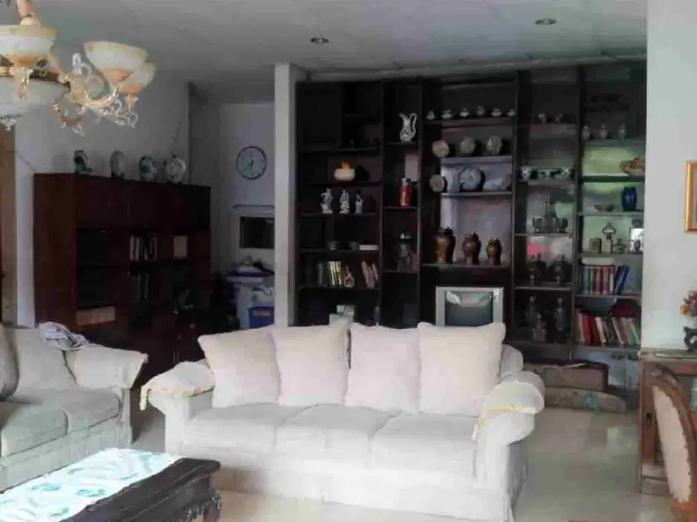 Dijual rumah Luas dan lokasi strategis