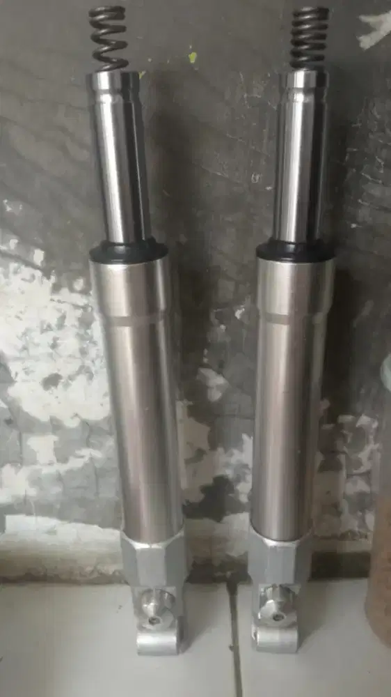 Shockbreaker depan Universal