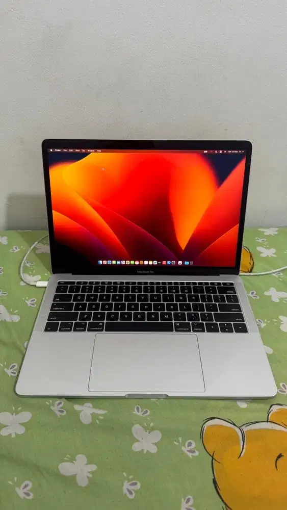 Macbook Pro 13 Inch 2017 i5 16gb/256gb