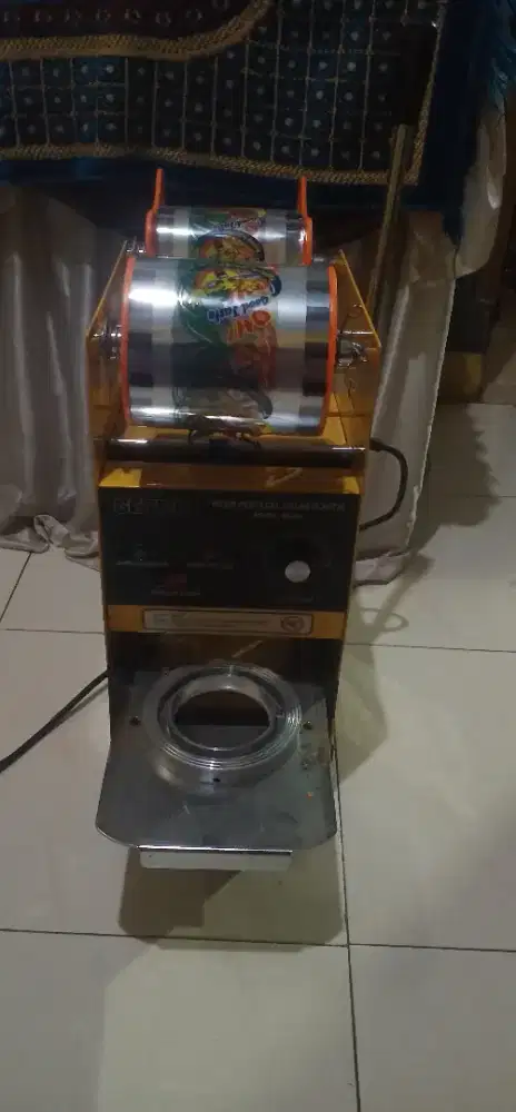 Mesin getra penutup cup minuman