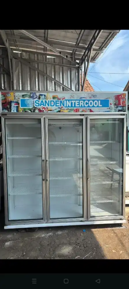 SHOWCASE 3 PINTU MERK SANDEN