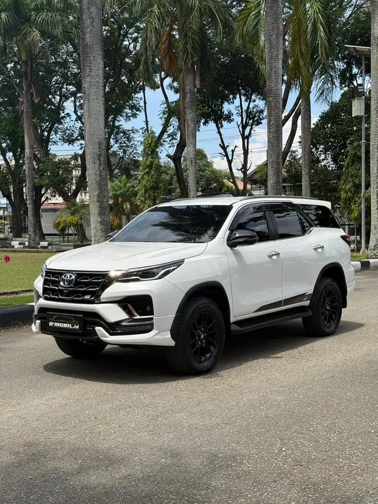 TOYOTA FORTUNER GR SPORT 2023