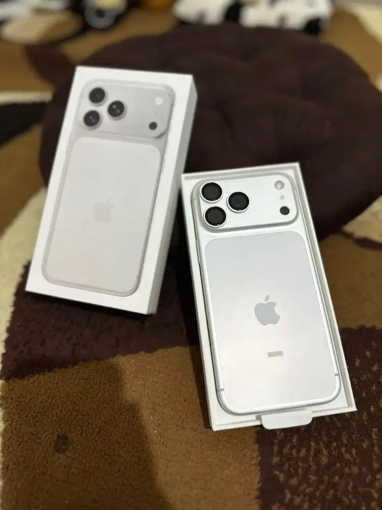 IPhone 17 pro max 256gb Ibox Silver Like new bh100% CC8 garansi on