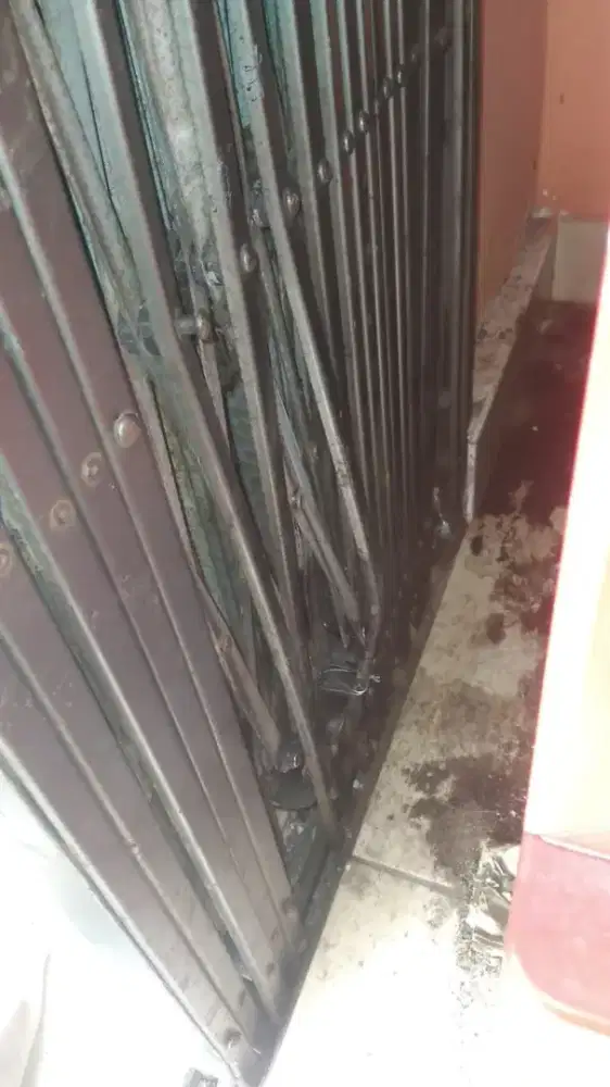 service pintu folding gate anda jika mengalami kemacetan aatau anjlok