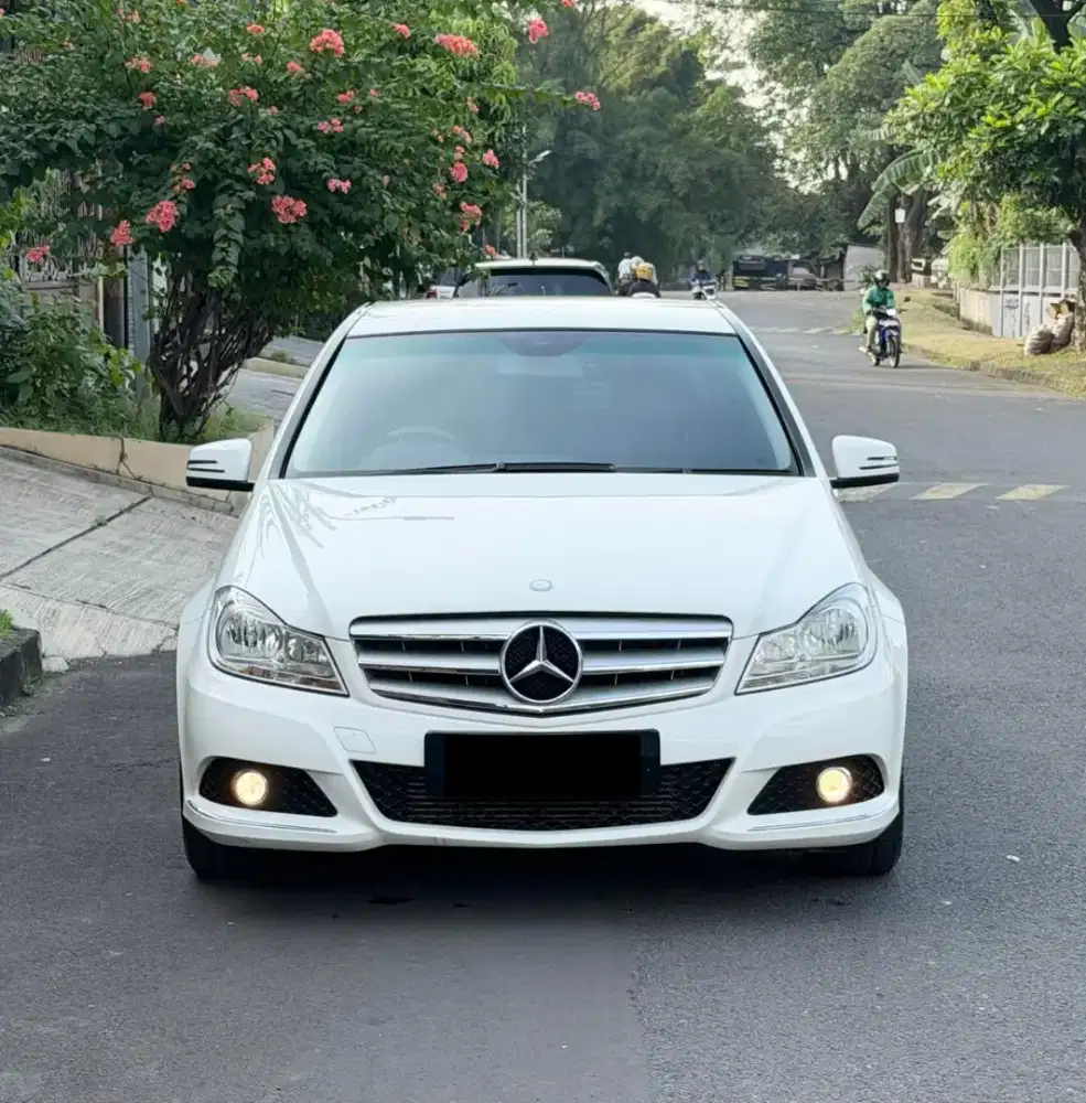 [KM 30RB] Mercedes Benz C200 CGI 2012 Turbo Putih Low KM Full Original