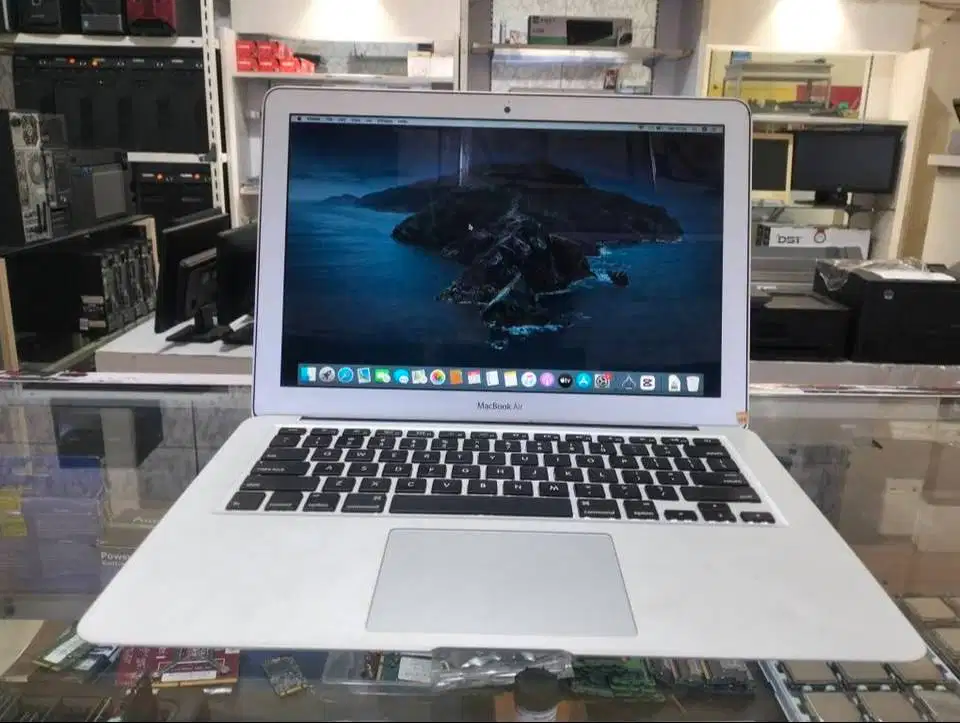 MacBook Air (13-inchi, Early 2015)