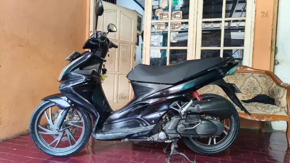 Suzuki skywave 125 warna hitam