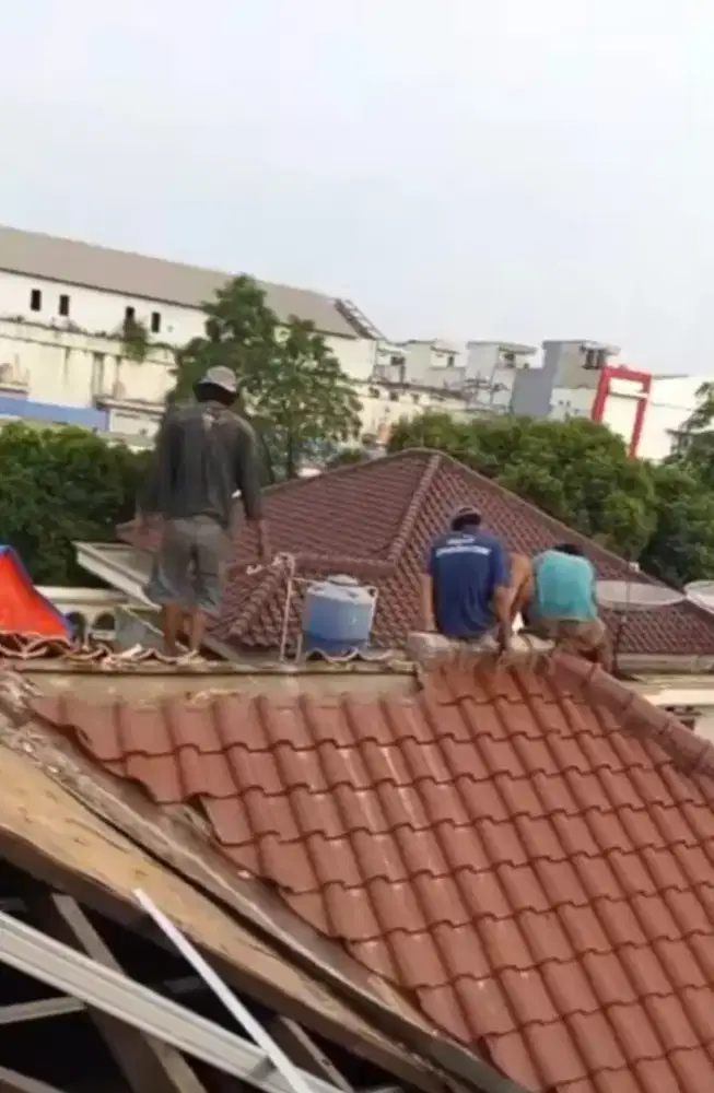 TUKANG PERBAIKAN ATAP .DAN PLAFON