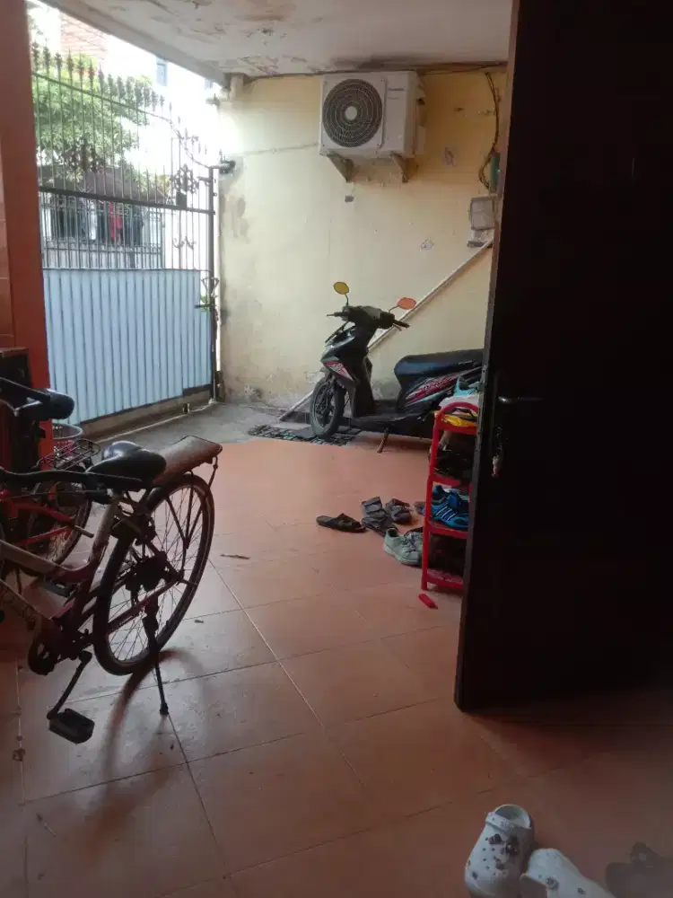 Rumah strategis tengah kota Surabaya bawah harga pasar
