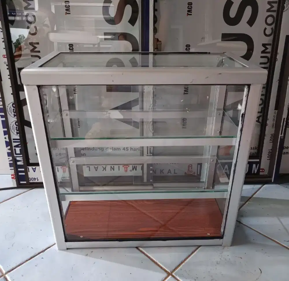 Jual ETALASE ROKOK second, Lok pamulang barat, TANGSEL