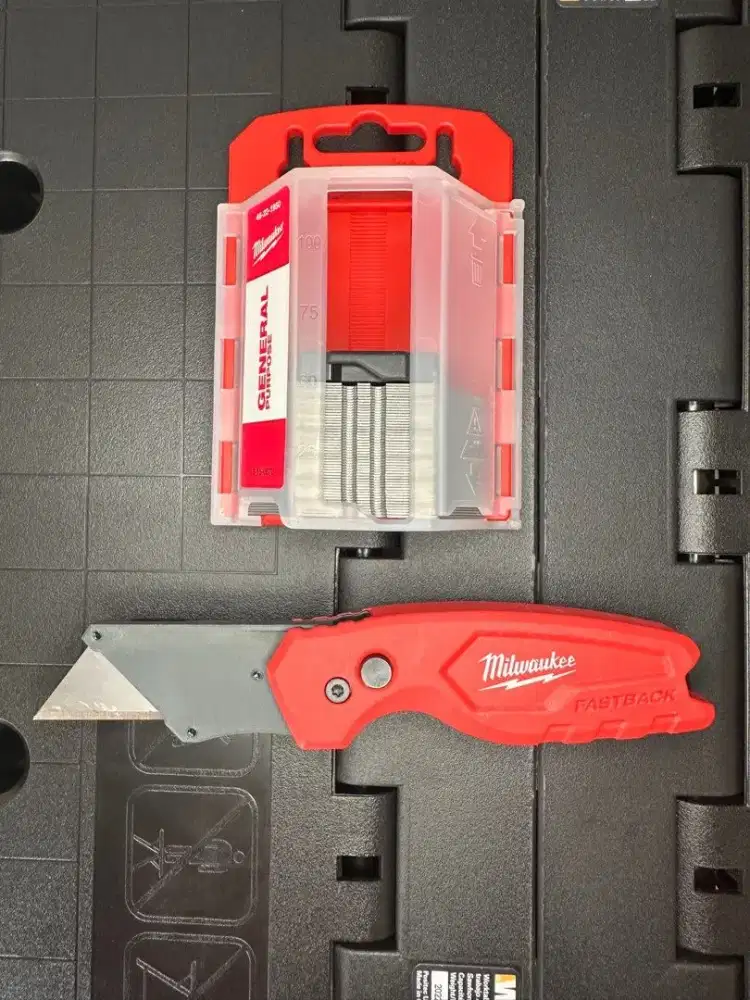 Milwaukee FASTBACK pisau folding lipat