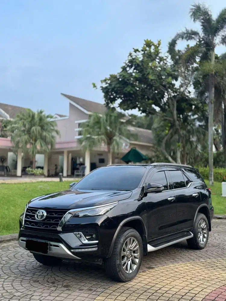 Toyota Fortuner 2022 Diesel 2.8 1GD Non GR TRD Solar Matic hitam putih