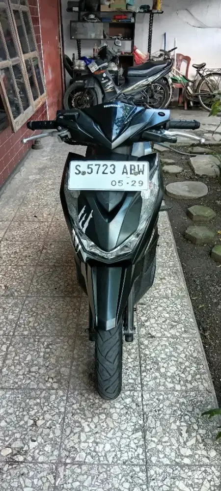 Beat delux hitam