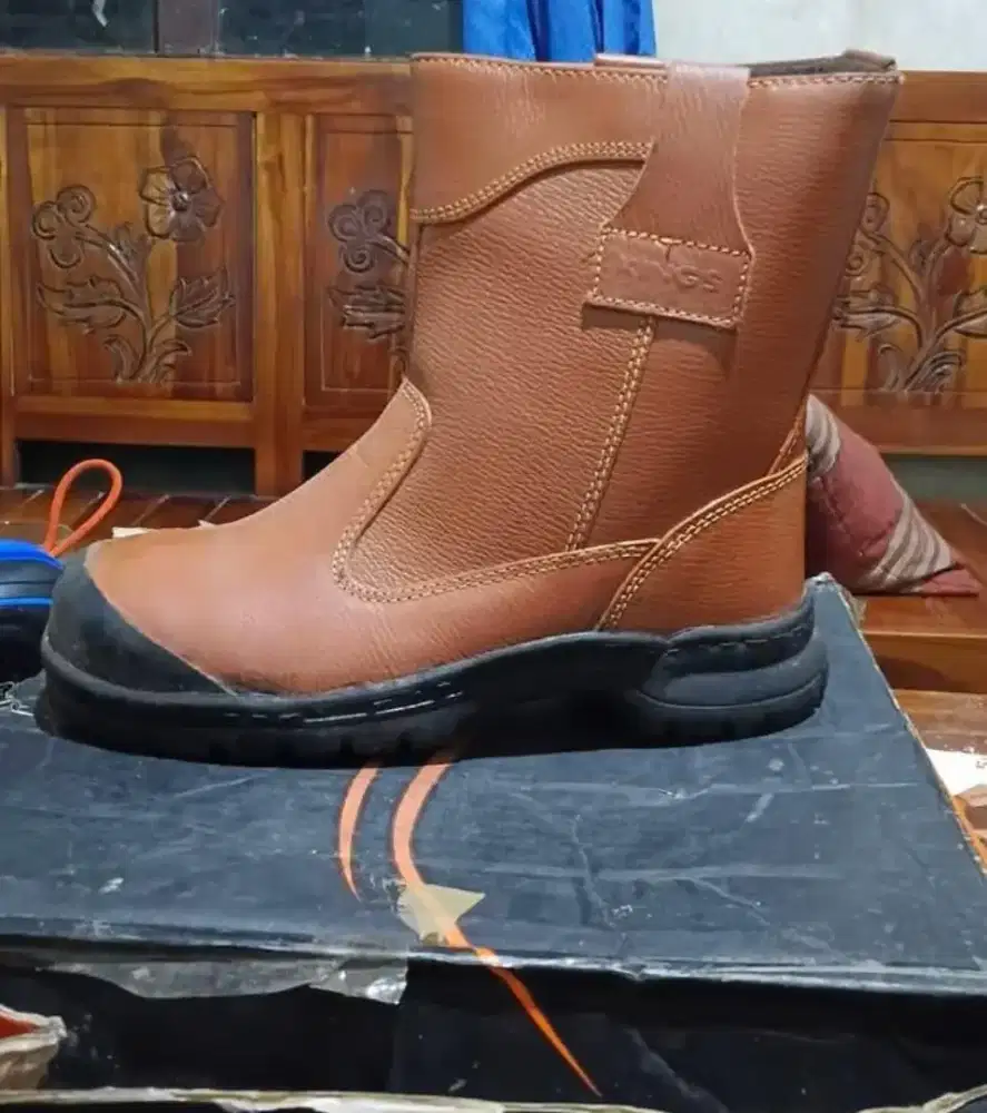 sepatu safety  kings