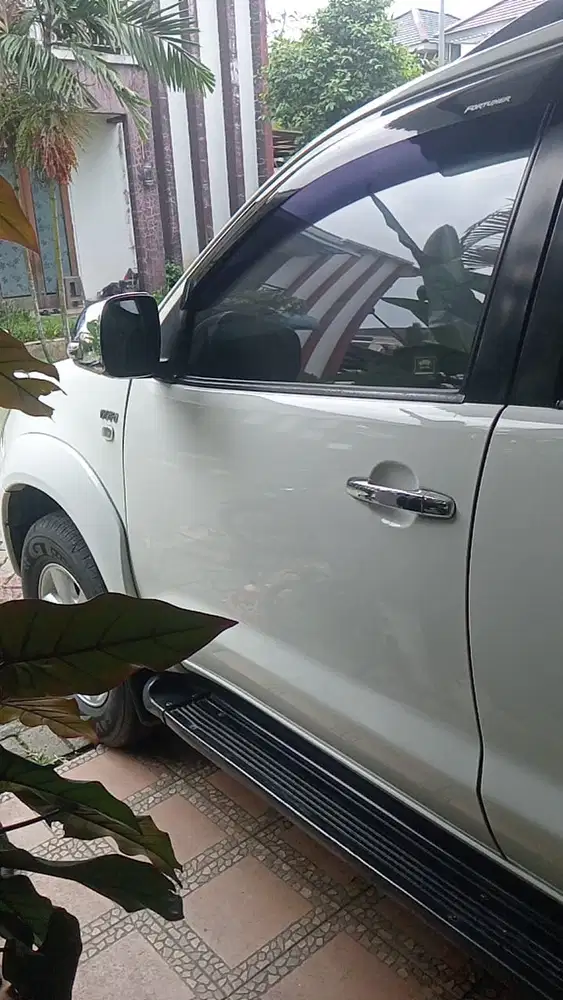 Toyota Fortuner 2011 Putih 2.7 G Luxury Bensin-AT