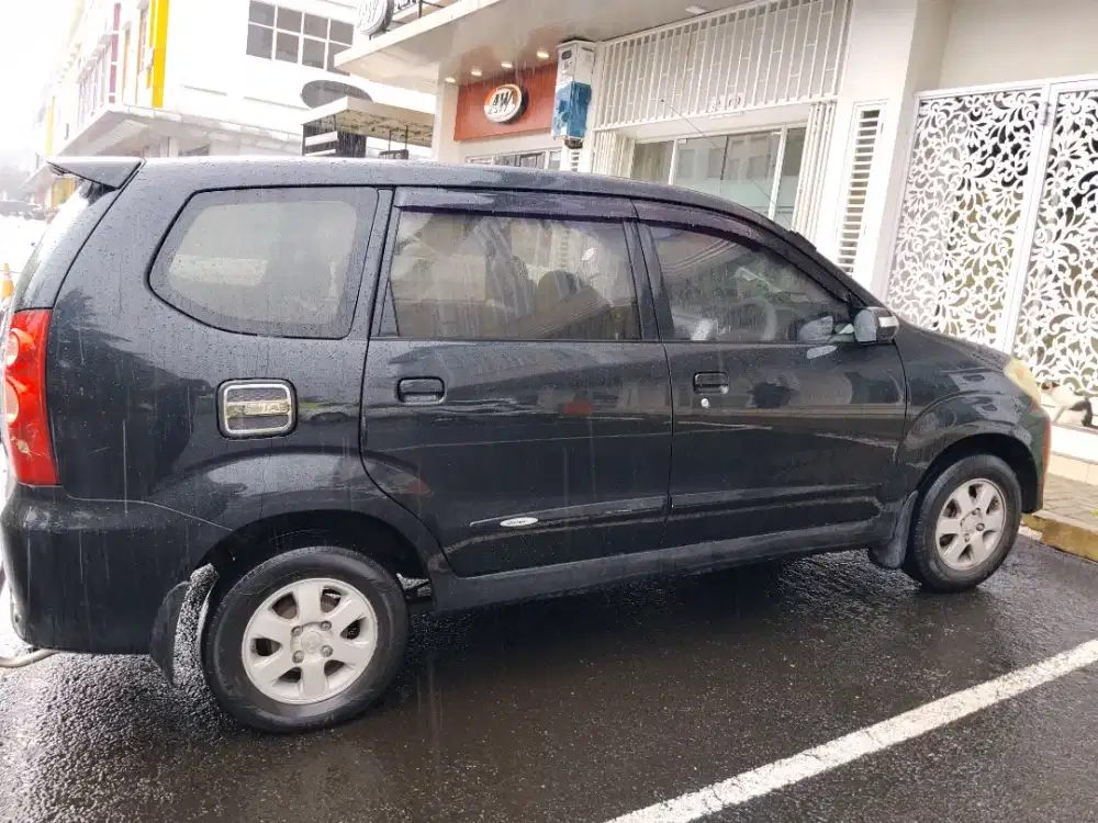 Daihatsu xenia 2010 metik harga pass