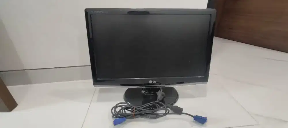 Monitor komputer merk LG 19 inch
