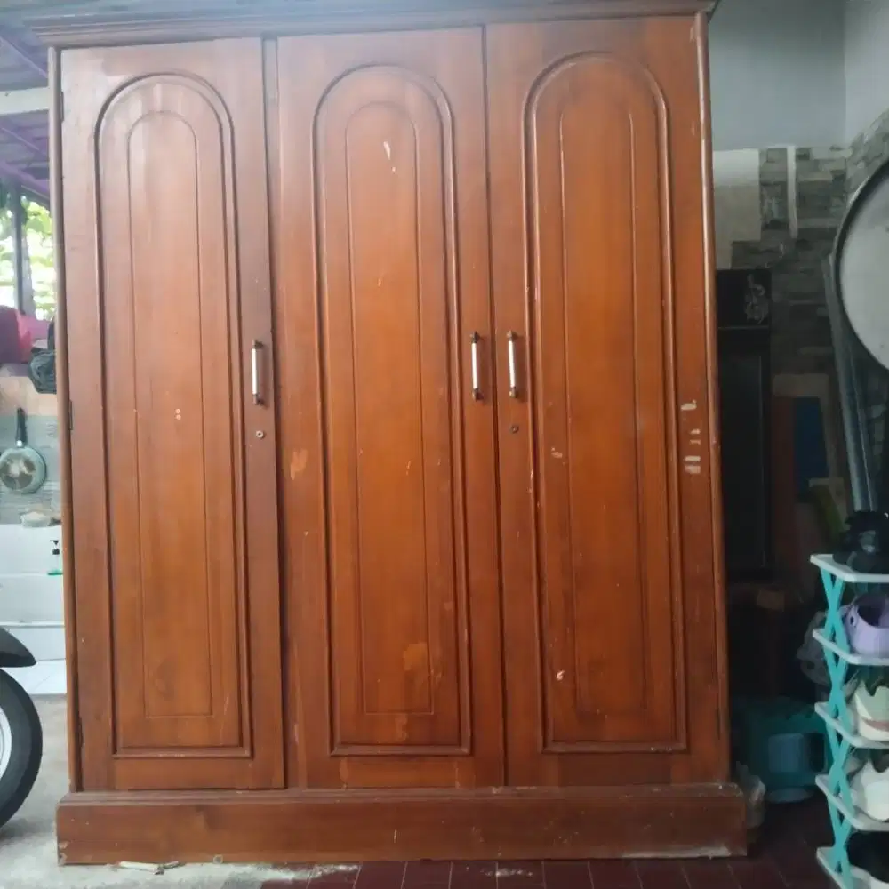 Lemari kayu jati