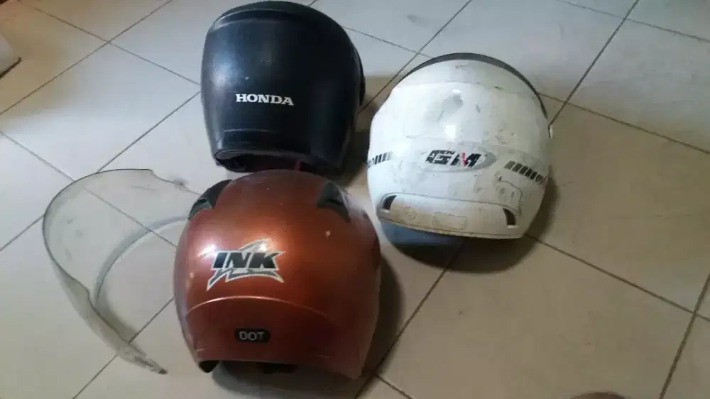 Helm motoran.borong saja.edisi bersih2 gudang rumah.