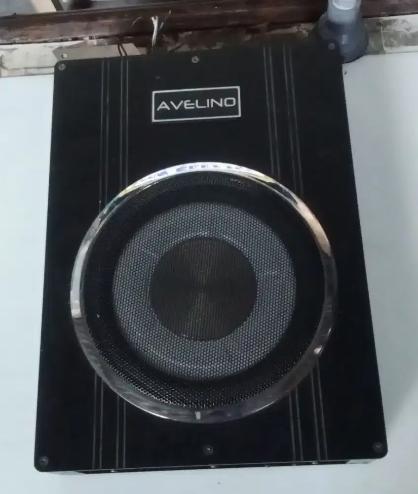 Subwoofer Kolong Merk Avelino 8