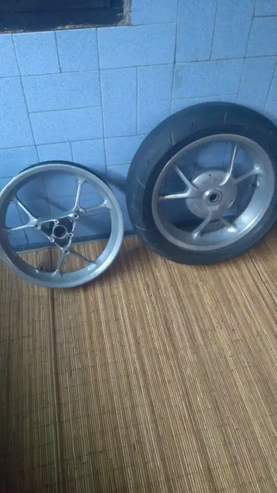 Jual pelek asli ori aerox sepasang