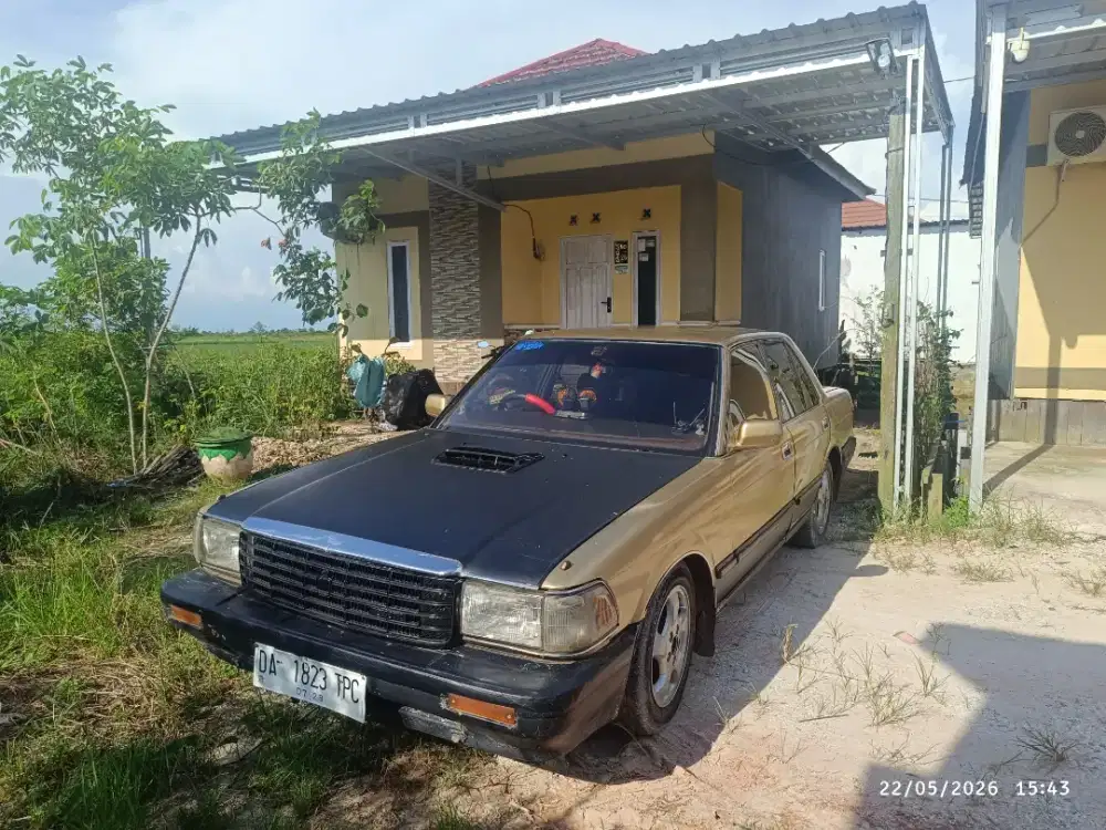 Toyota Crown Royal Saloon 2000cc AT