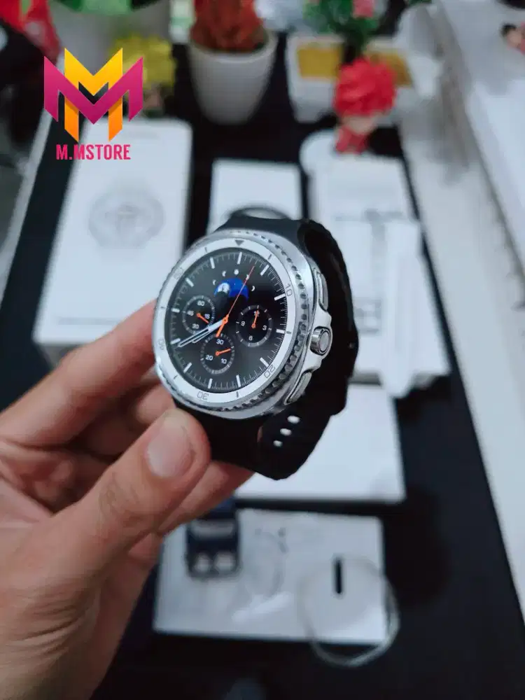 Samsung Galaxy Watch 8 Classic White fullset like new Smartwatch