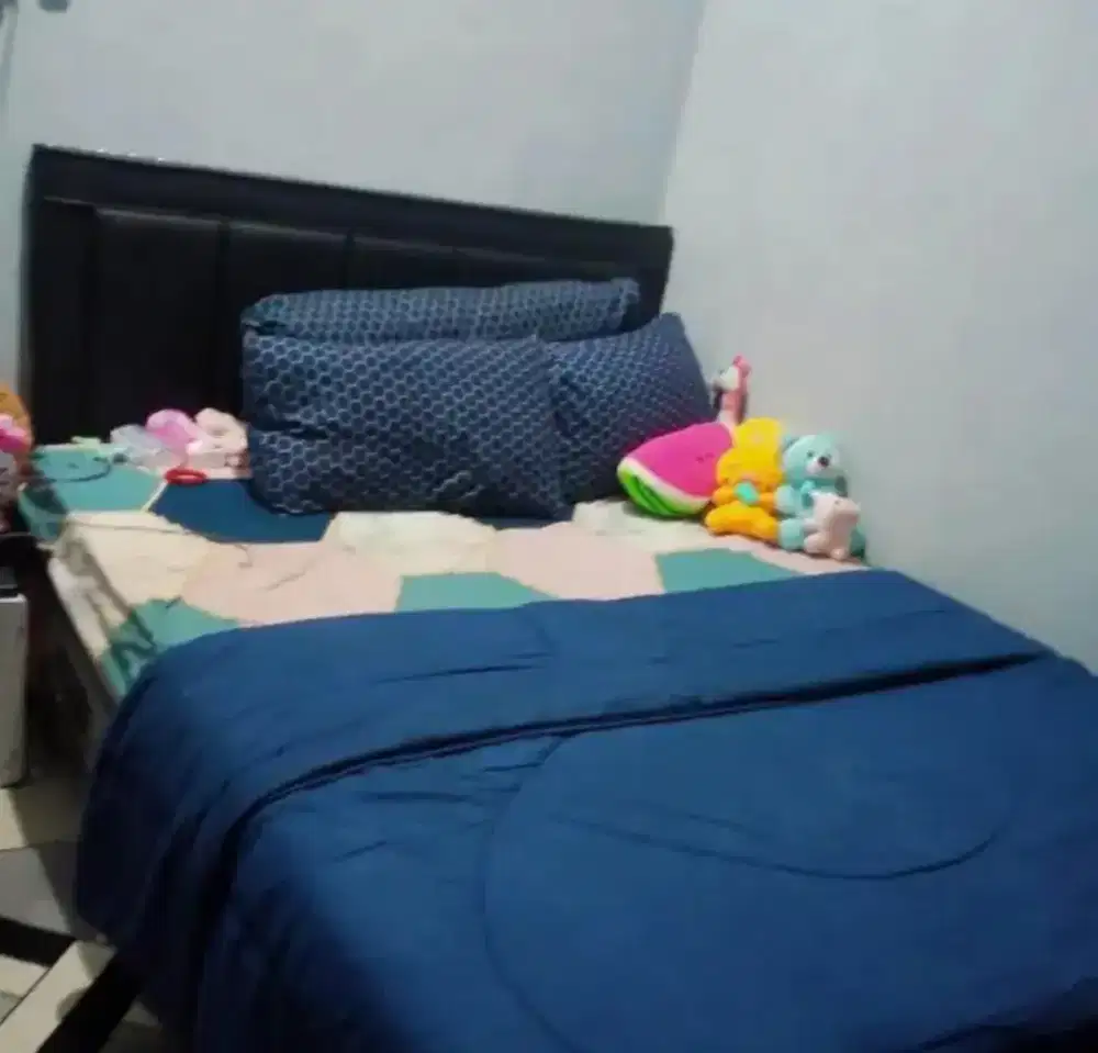 Springbed meja makan Rias