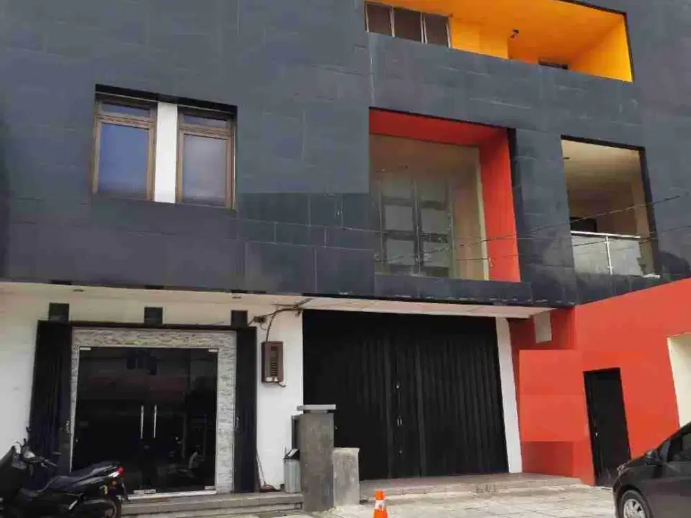 Ruko gandeng 3 lantai pinggir jalan raya bintaro Jakarta Selatan