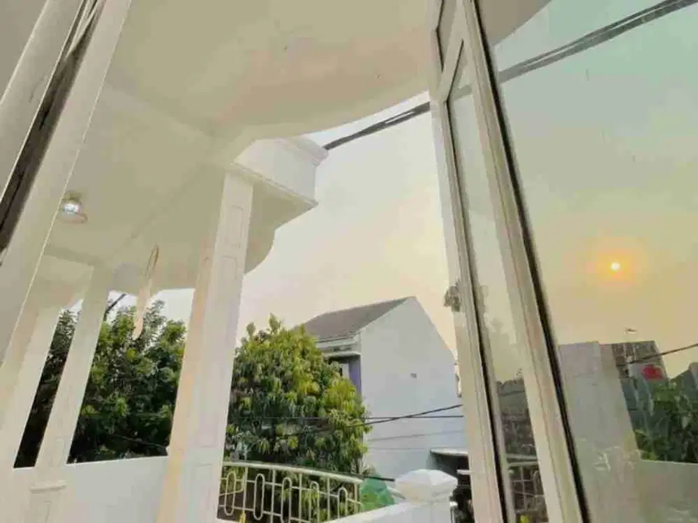 Dijual Rumah 3 Lantai Siap Huni dalam Cluster harga di Bawah NJOP di Harapan Baru Bekasi