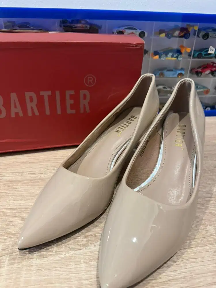 Sepatu wanita preloved• sepatu kerja wanita