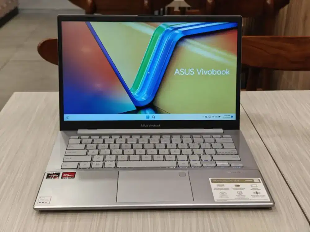 Laptop Asus Vivobook Ryzen 3 - 7320u 2.40 GHz Ram 8 GB SSD 512 GB