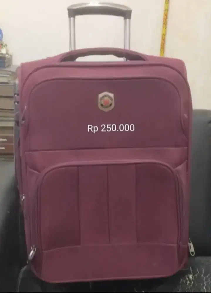 Koper Merk Polo Classic merah Small