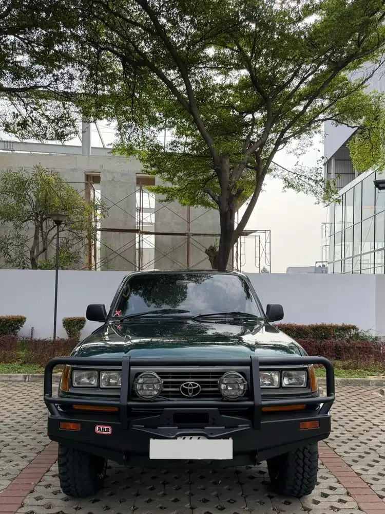 TOYOTA LAND CRUISER VX80 Barn Door