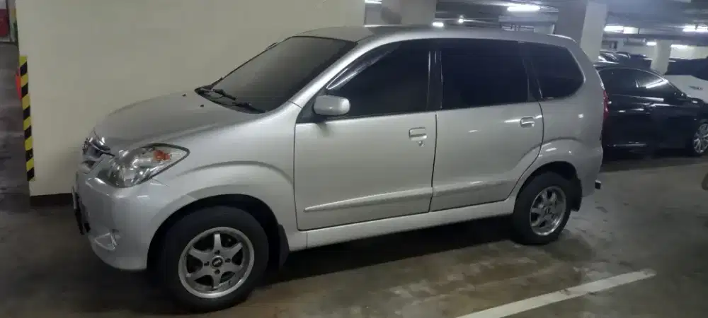 Daihatsu Xenia 1.3 Xi Deluxe Bensin-MT