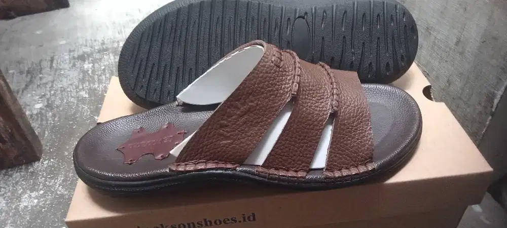 Sandal kulit pria