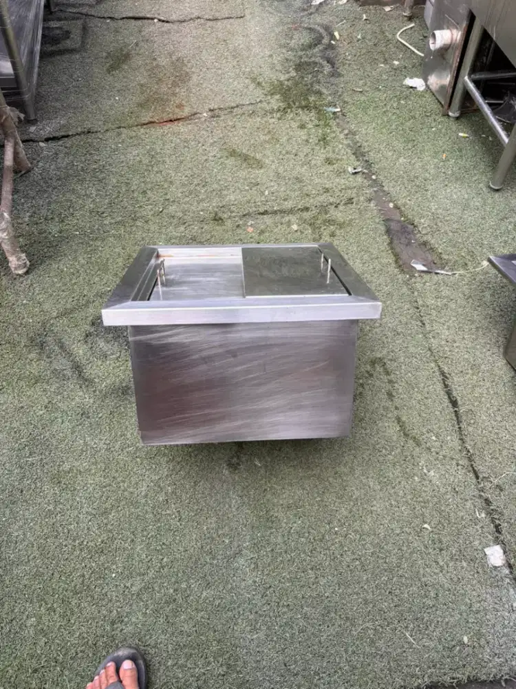 ICE BIN TANAM

Ukuran 46x46x30
2 unit, sold 1, sisa 1