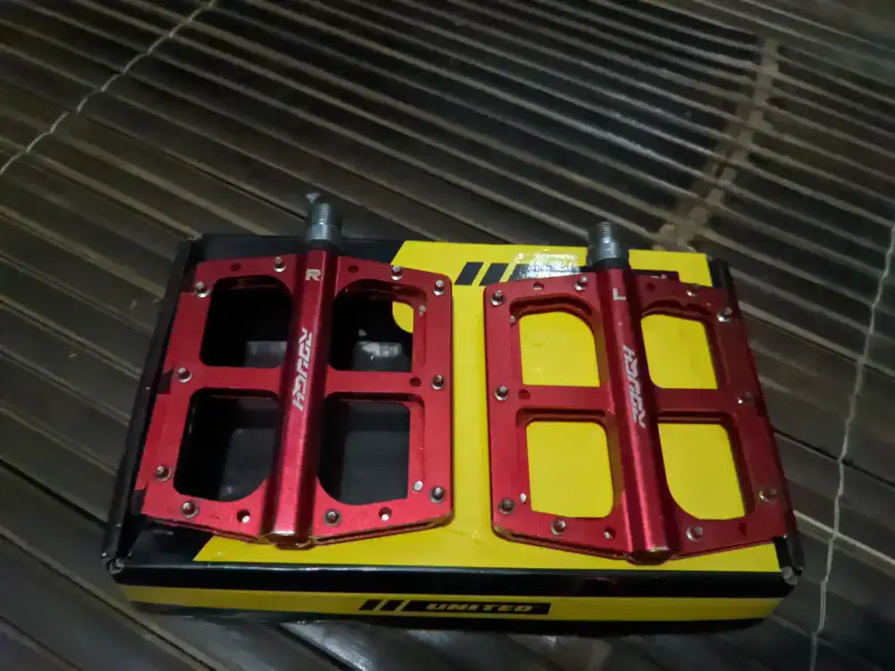pedal bearing united rough