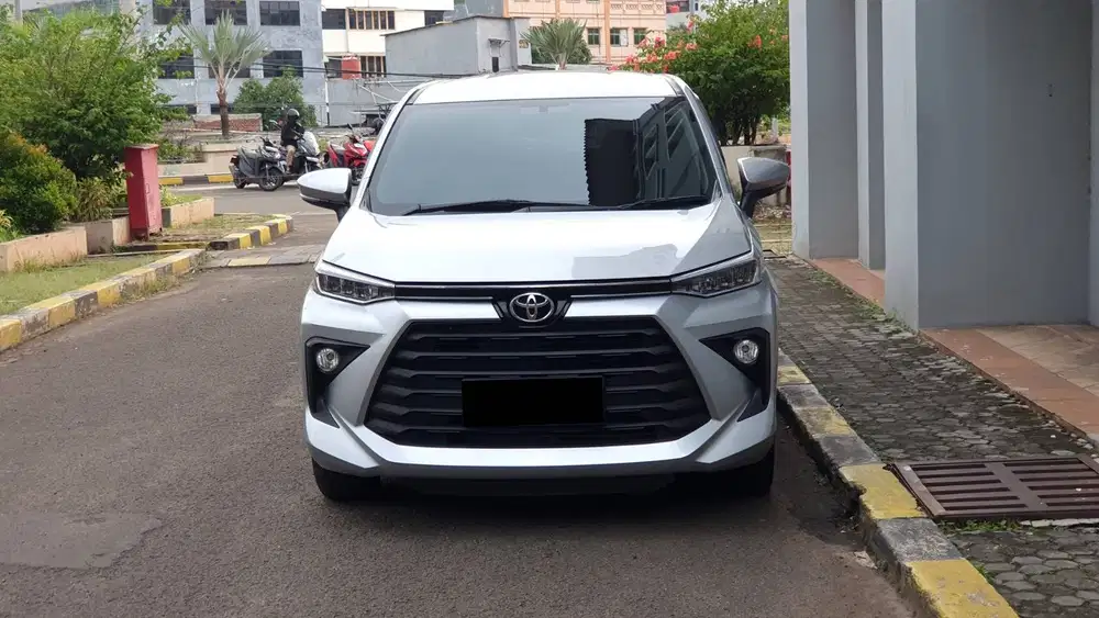 Toyota Avanza 1.5 G CVT AT Silver Metalik 2023 Like New Low KM Record