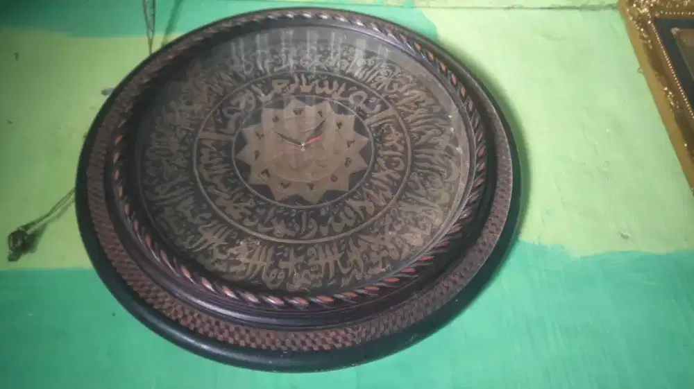 Di jual kaligrafi jam dan tinta emas