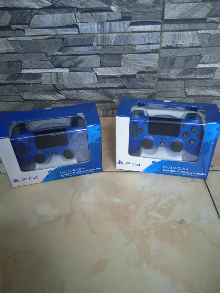 Stik PS4 ori pabrik light bar normal baru ada box poris cipondoh