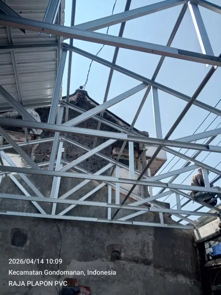 Renovasi atap lama dan ganti baja ringan atap galvalum terpasang