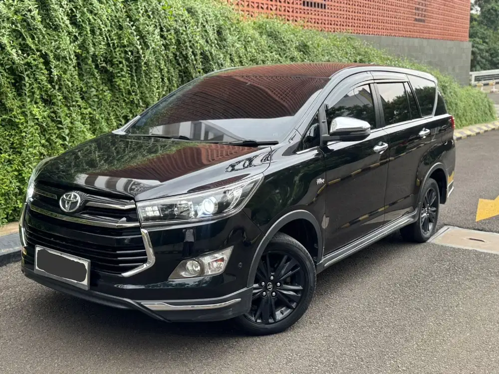 Jual Innova Venturer 2020 KM LOW Tangan Pertama