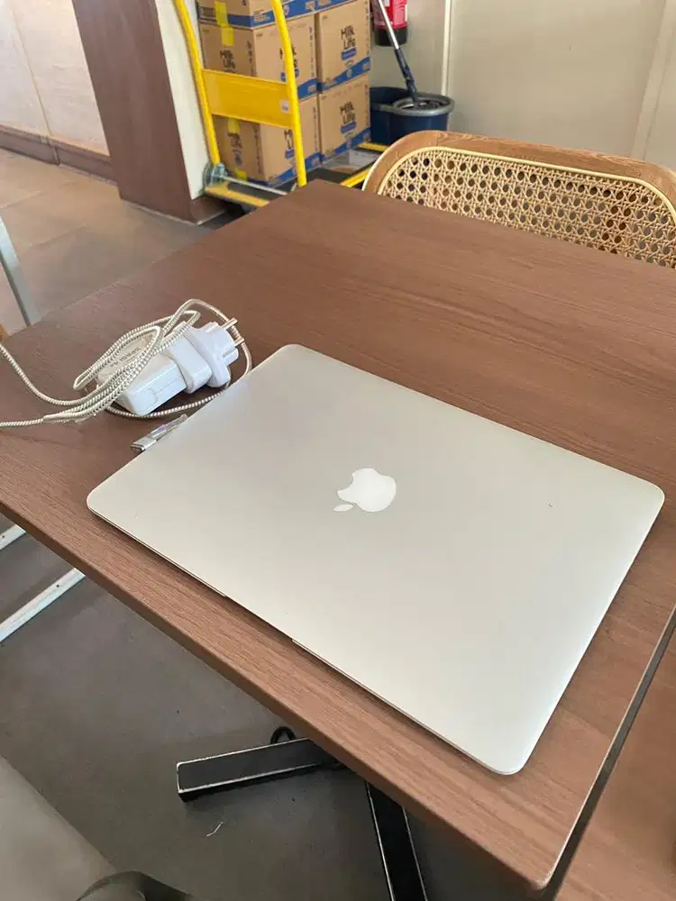 Macbook Air 2017 13inch 8/512 i5