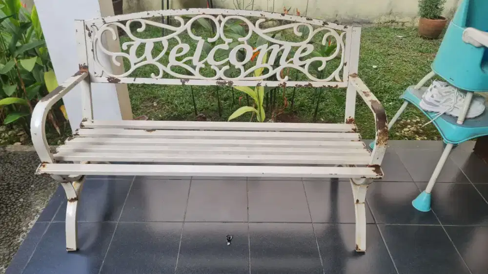 Dijual kursi taman merk ace hardware / azko Bahan Besi